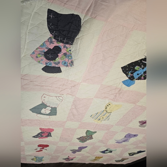 Sunbonnett Quilt 74 by 84 Antique - Picture 4 of 11